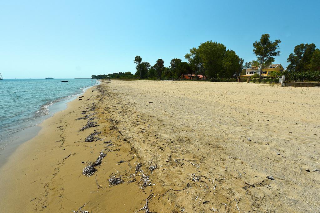 Antonia Beachfront Villa Lefkimmi  Exterior foto